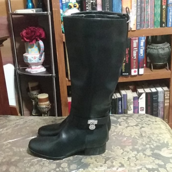 Michael Kors boot size 5.5 - Picture 2 of 8